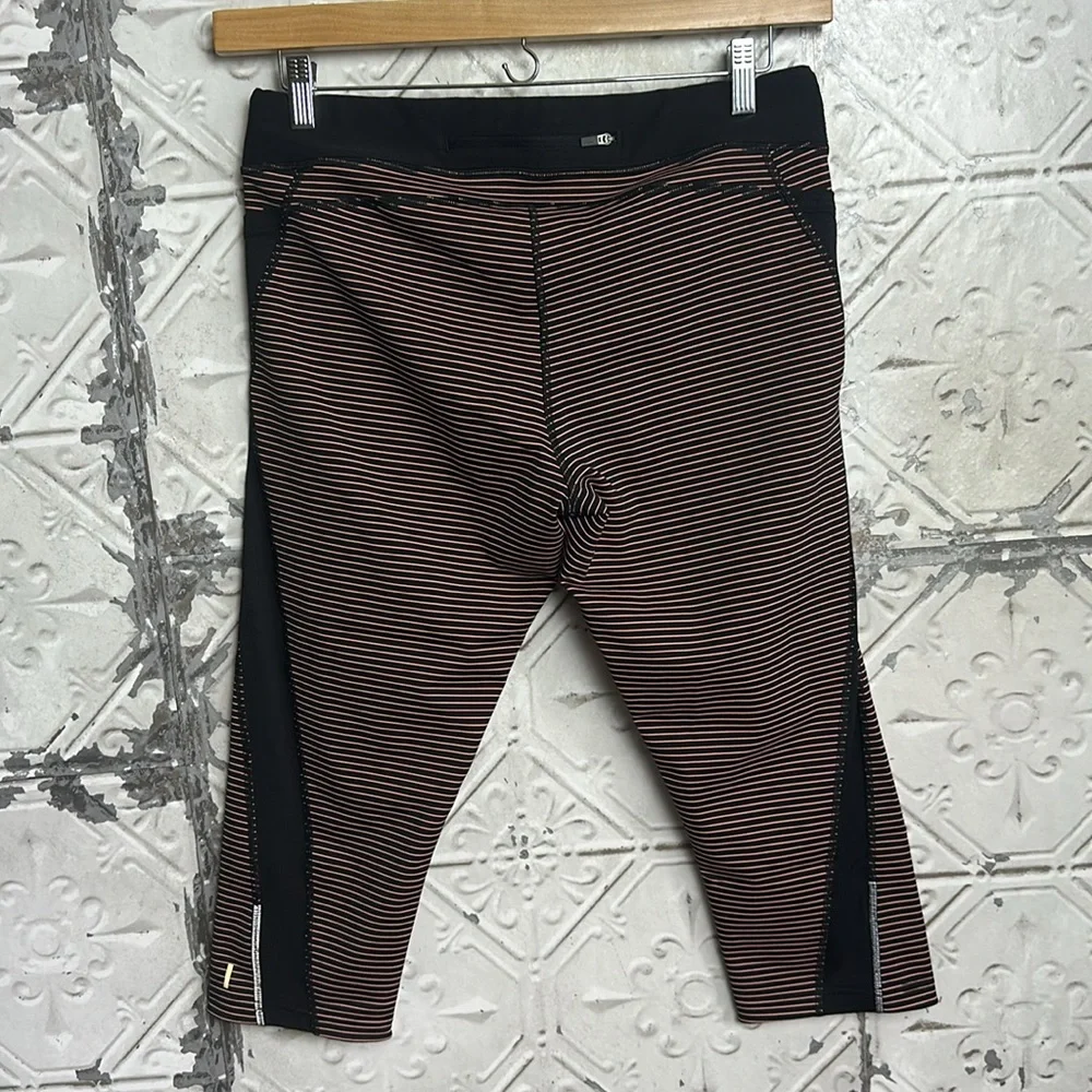Like new! Lucy striped yoga workout capris - Picture 4 of 5